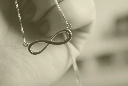 É irônico que o símbolo do infinito seja tão usado... - De tudo ... É irônico que o símbolo do infinito seja tão usado... - De tudo ...