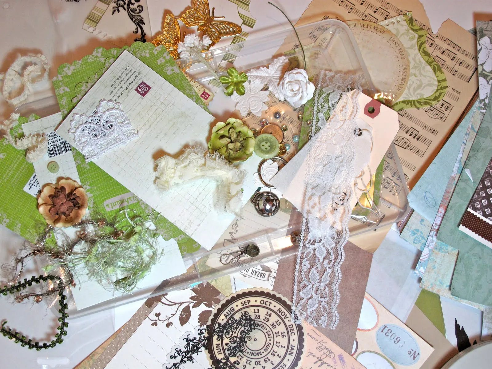 With A Grin: Scraps & Prima Mini Album fun **gotta try this one With A Grin: Scraps & Prima Mini Album fun **gotta try this one
