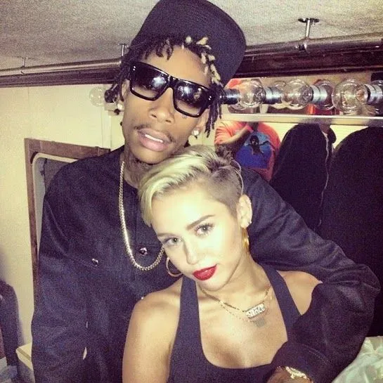 Wiz Kalifha: "Miley Cyrus fuma como locomotora" | Music Mundial Wiz Kalifha: "Miley Cyrus fuma como locomotora" | Music Mundial