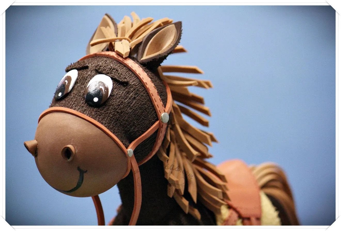 Xeitosas : Fofucha personalizada con caballo en goma eva Xeitosas : Fofucha personalizada con caballo en goma eva