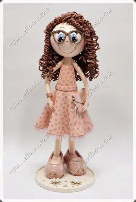 Xeitosas : Fofucha personalizada con vestido, gafas y rizos Xeitosas : Fofucha personalizada con vestido, gafas y rizos