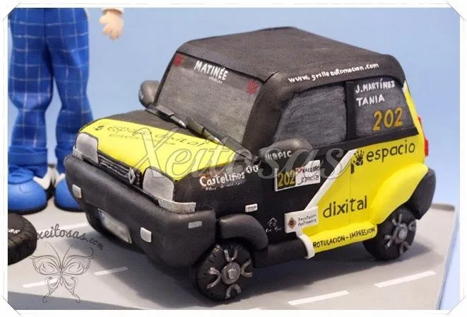 Xeitosas : Fofucho Piloto de Rallyes con coche en goma eva