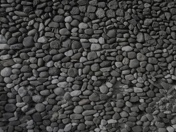 Un muro de piedras de rio | Xólotl Polo