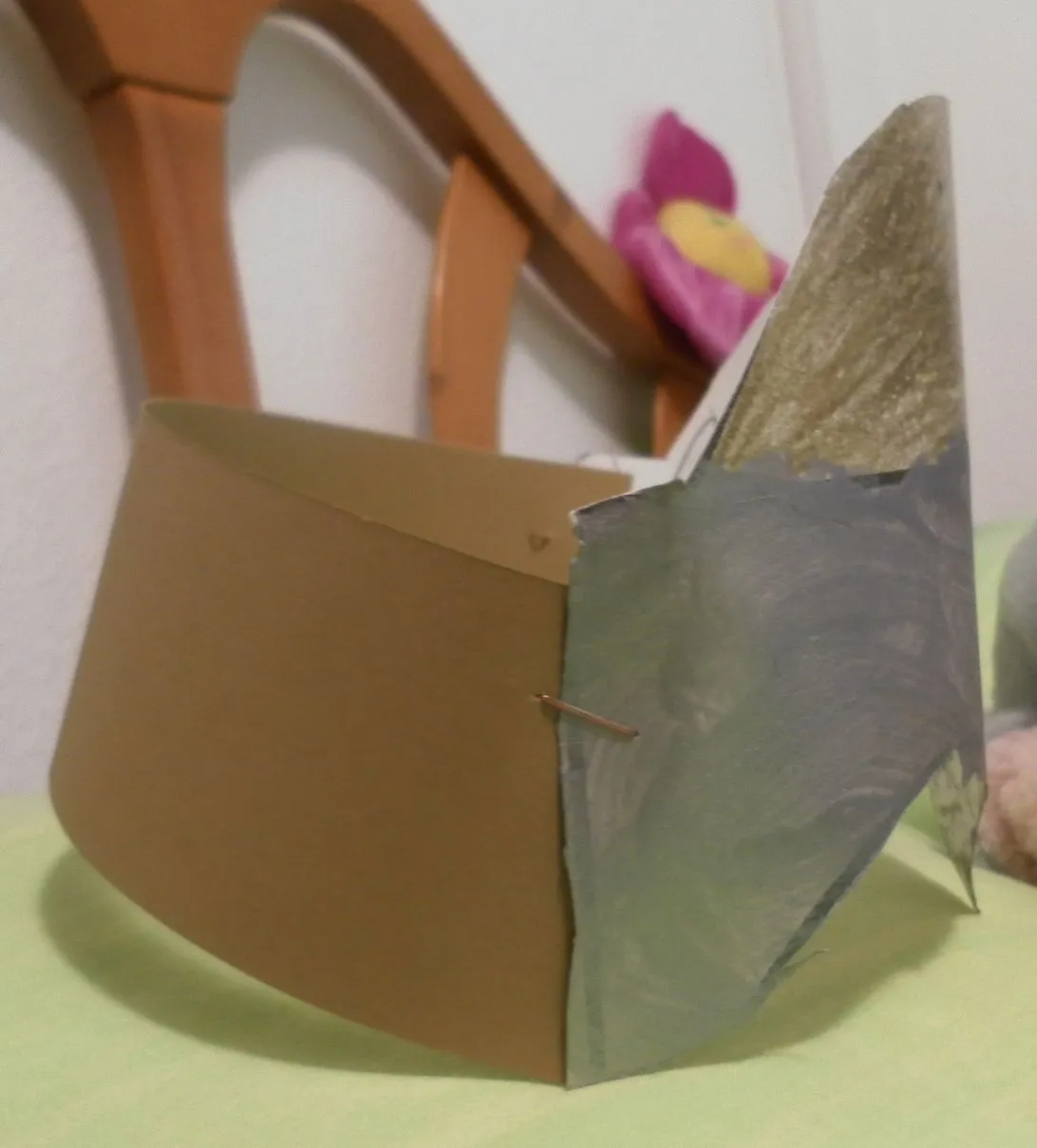 Solo yo: Disfraz de Caballero con bolsas de basura y cartulina.. Solo yo: Disfraz de Caballero con bolsas de basura y cartulina..