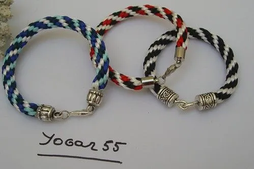 yogar abalorios: pulseras Kumihimo