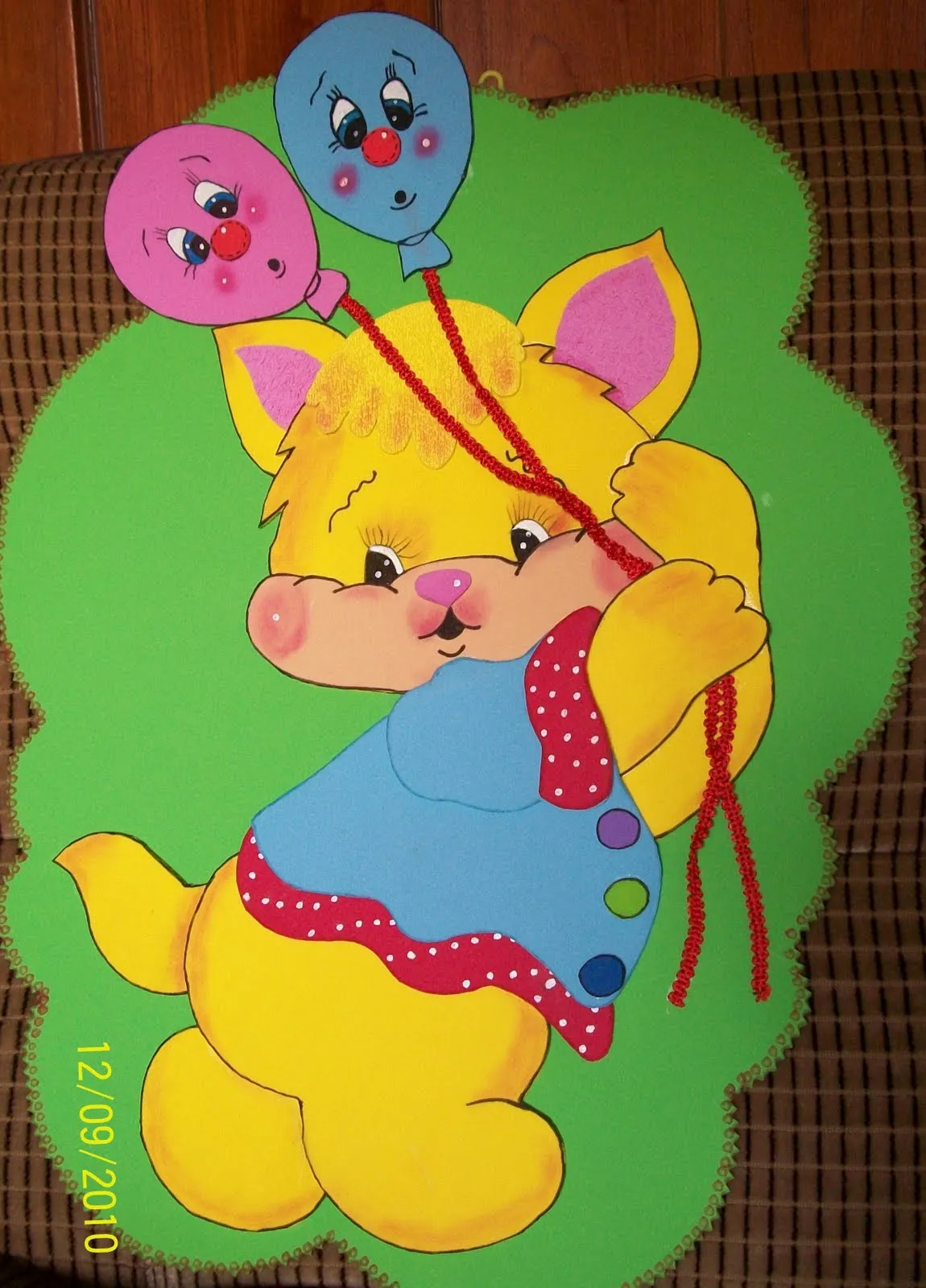 YOLY y el Arte Engarzando Artesanía con Goma Eva: Gatita con globos