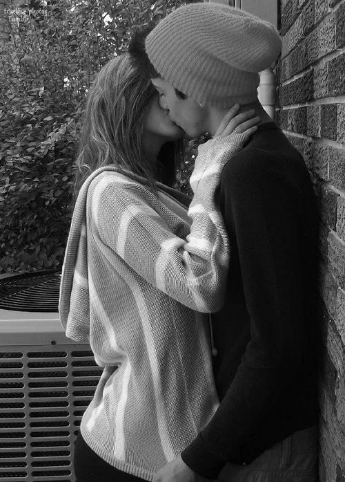 Novios besandose tumblr - Imagui