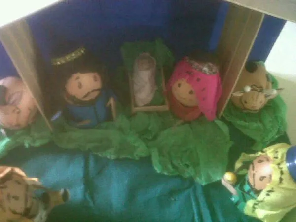Ysbert Lárez on Twitter: "Pesebres elaborados con material de ...