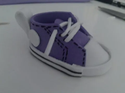 Como hacer una zapatilla converse de goma eva con plantillas - YouTube