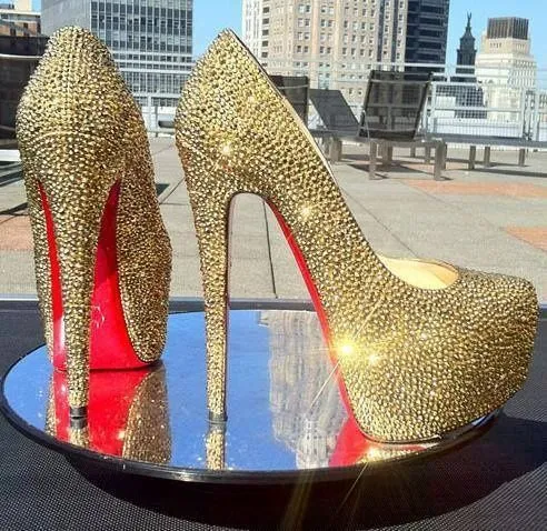 Zapatillas doradas, brillantes y hermosas. | Zapatillas | Pinterest