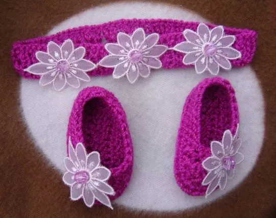 Zapatitos y diadema con aplicación de flor de organza. | Ikalyh ...