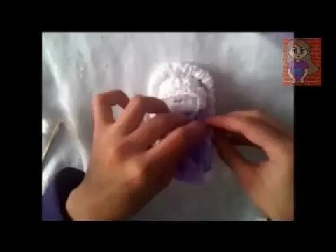 Zapatitos de papel crepé corrugado. - YouTube Zapatitos de papel crepé corrugado. - YouTube