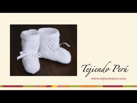 Zapatitos con rombos calados para bebé tejidos en dos agujas o ... Zapatitos con rombos calados para bebé tejidos en dos agujas o ...