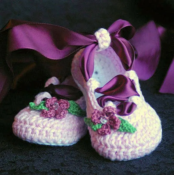 Zapatitos tejidos de figuras - Imagui