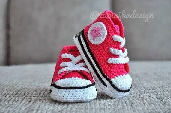 Zapatitos de bebé tejidos tipo converse - Imagui Zapatitos de bebé tejidos tipo converse - Imagui