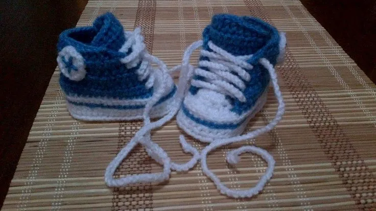Zapatitos tipo Converse/ Converse crochet baby shoes | Mis Tejidos ...