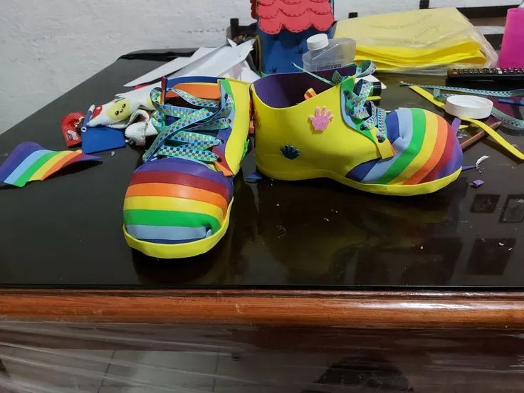 Zapatos de payaso de foami | Zapatos de payaso, Payasos, Zapatos Zapatos de payaso de foami | Zapatos de payaso, Payasos, Zapatos