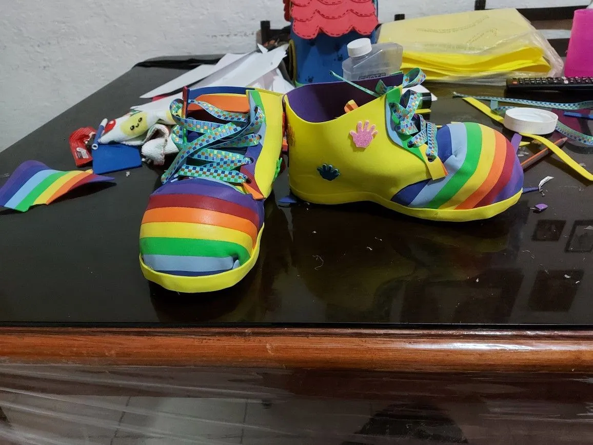 Zapatos de payaso de foami | Zapatos de payaso, Payasos, Zapatos Zapatos de payaso de foami | Zapatos de payaso, Payasos, Zapatos