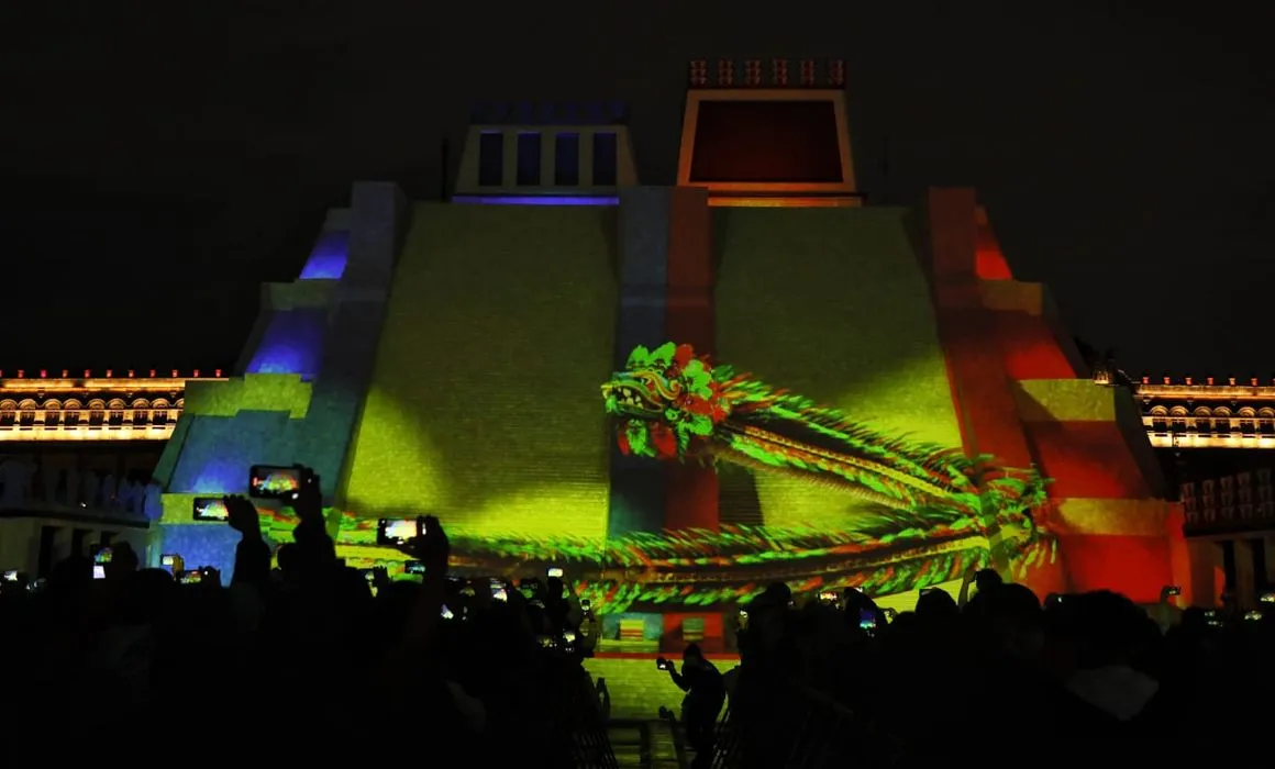 Zócalo tiene Memoria Luminosa en maqueta monumental de Huey Teocalli Zócalo tiene Memoria Luminosa en maqueta monumental de Huey Teocalli