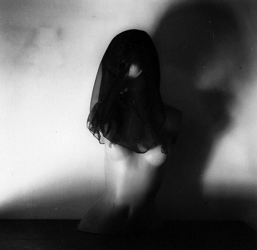 zoopat: Manuel Losada, fotografía: La mujer con sombra