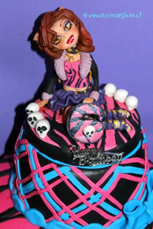 Zucchero in festa!: Monster high theme - torta e biscotti Zucchero in festa!: Monster high theme - torta e biscotti