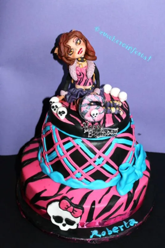Zucchero in festa!: Monster high theme - torta e biscotti Zucchero in festa!: Monster high theme - torta e biscotti